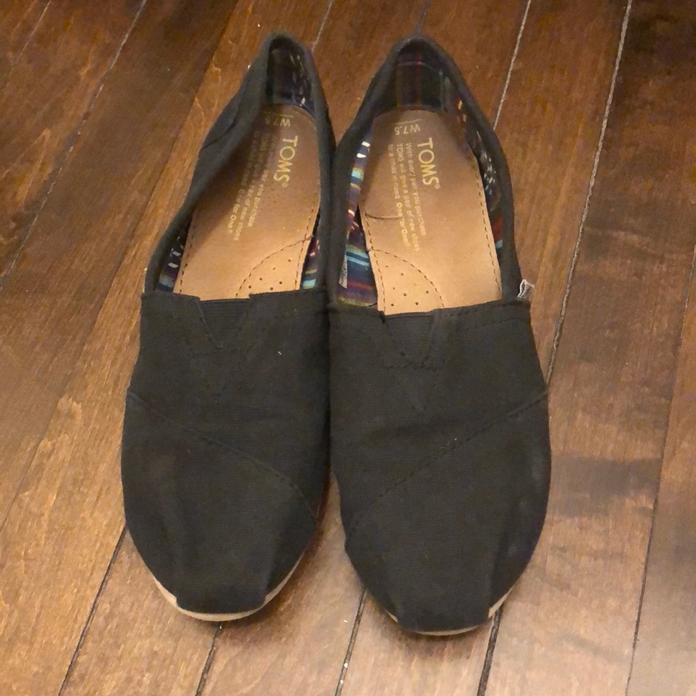 Black TOMS